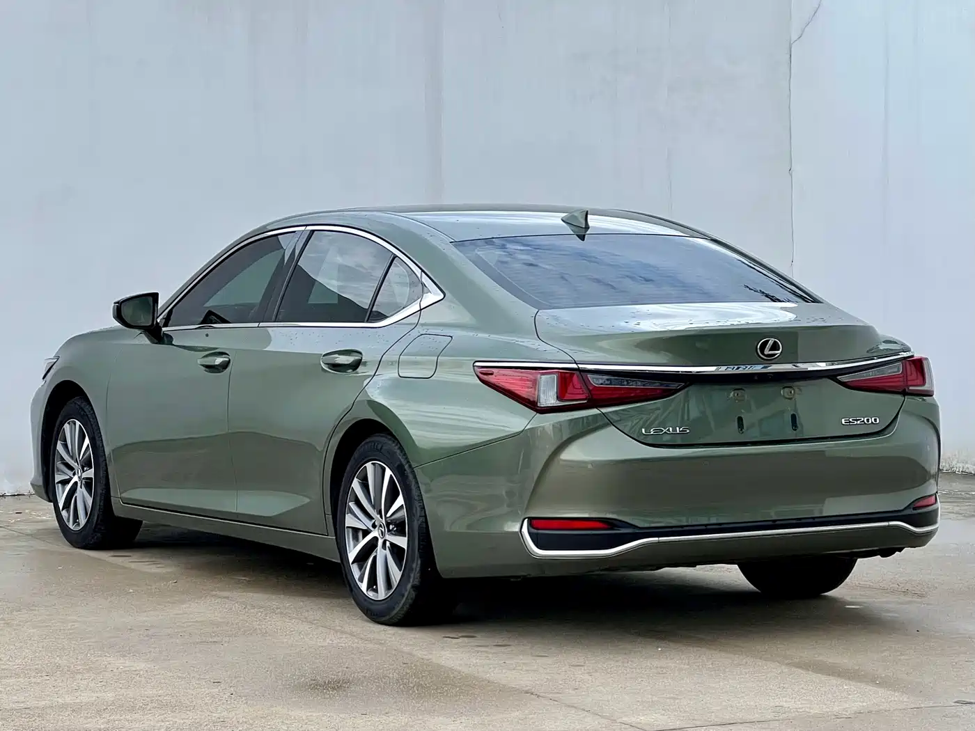 Фото 2 - Lexus ES