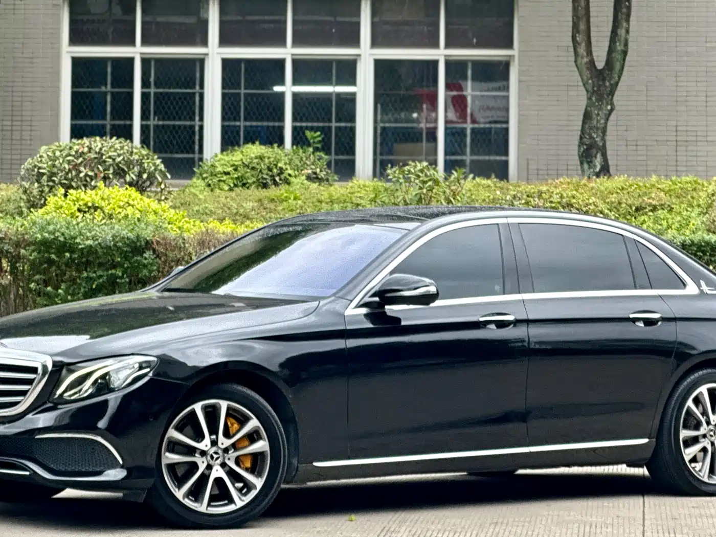 Mercedes-Benz E-Class 2017 E 300 L Luxury фото 2