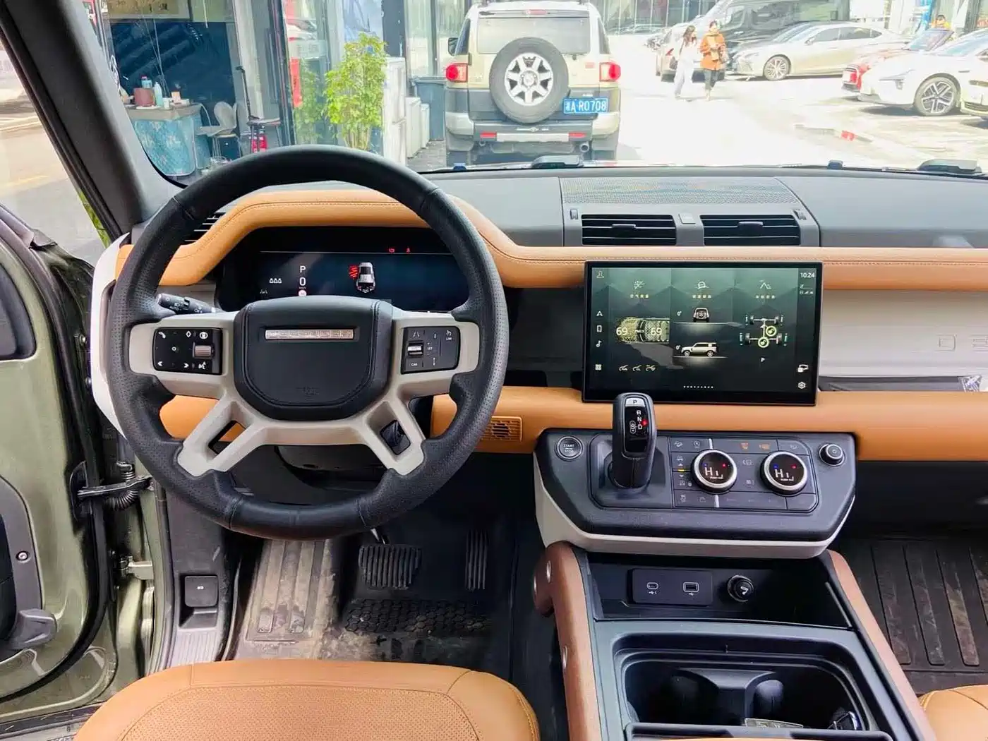 Land Rover Defender 2024 110 3.0T P400 Dark Special Edition фото 12