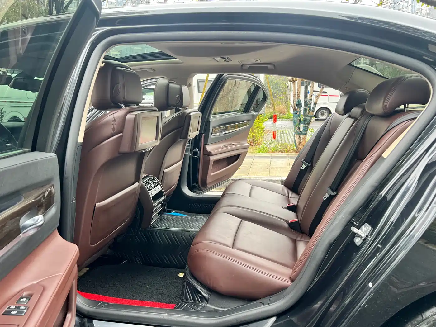 BMW 7 Series 2011 730Li Elegance фото 19