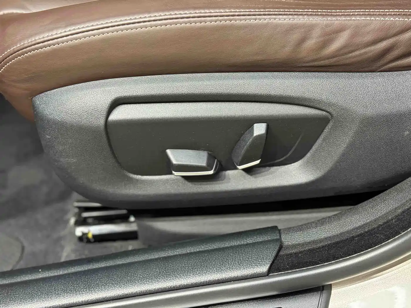 BMW 5 Series 2014 525Li Luxury Design Package фото 15