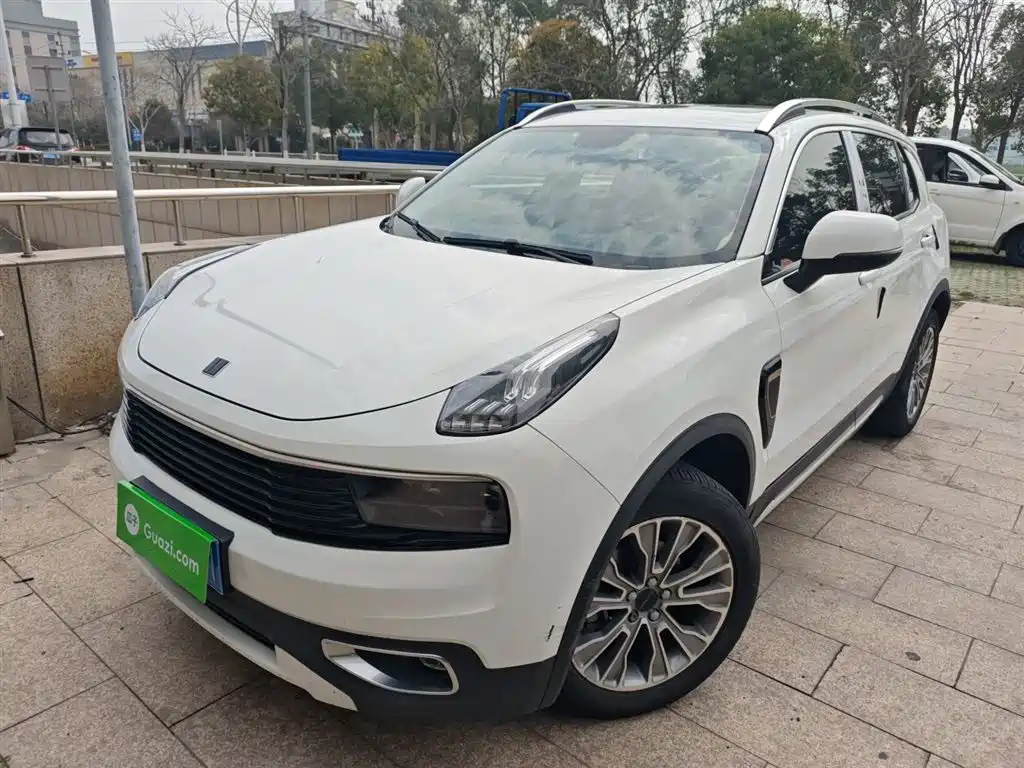 Lynk & Co 01 2018 2.0T 2WD Type+ Edition фото 2