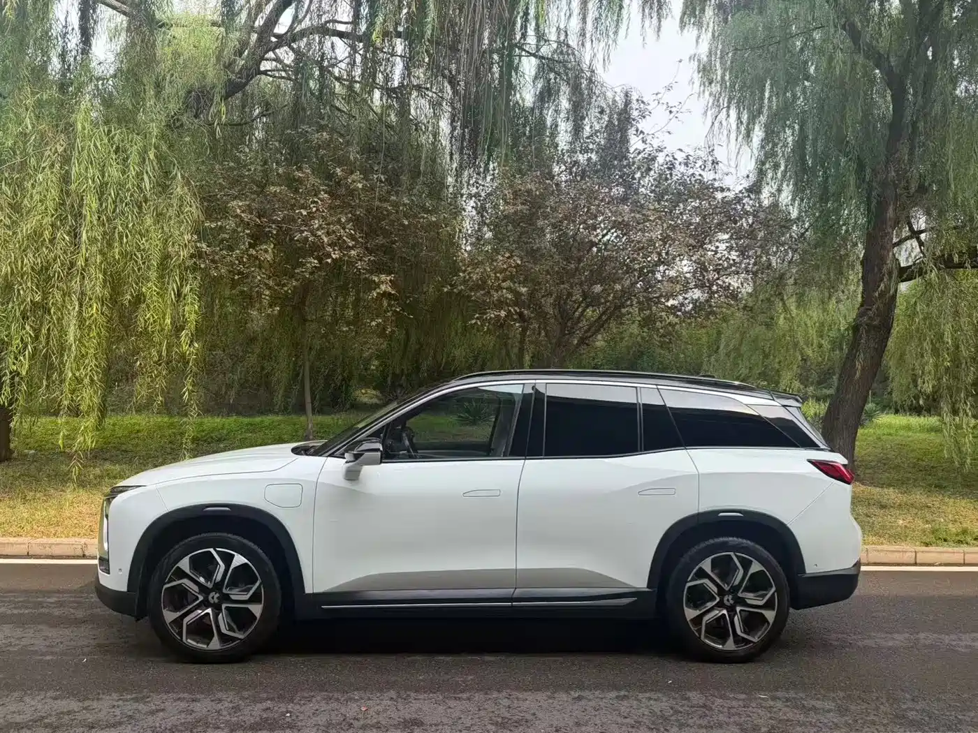 NIO ES8 2019 2018 Founder Edition