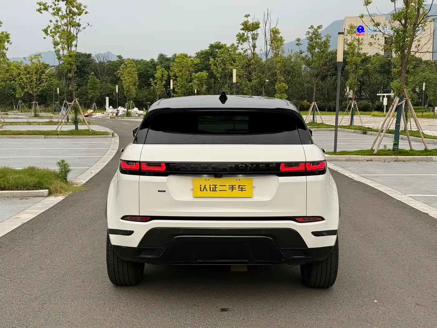 Land Rover Range Rover Evoque 2023 Range Rover Evoque L 249PS Luxury Edition фото 6