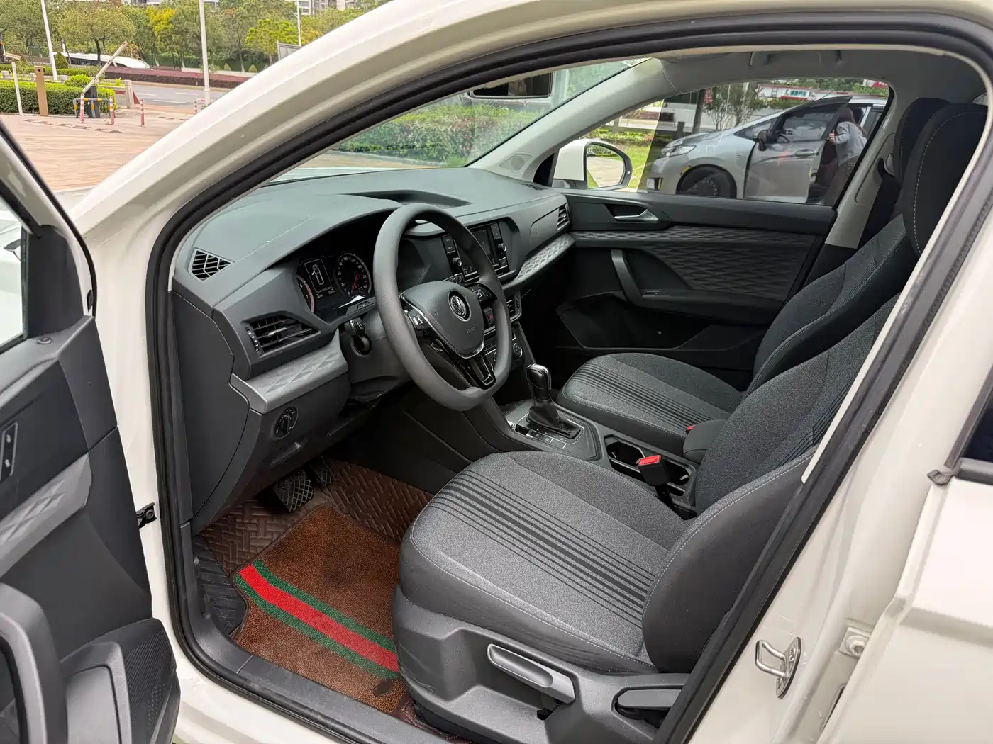Volkswagen Tharu 2020 280TSI 2WD Trend Edition China VI фото 4