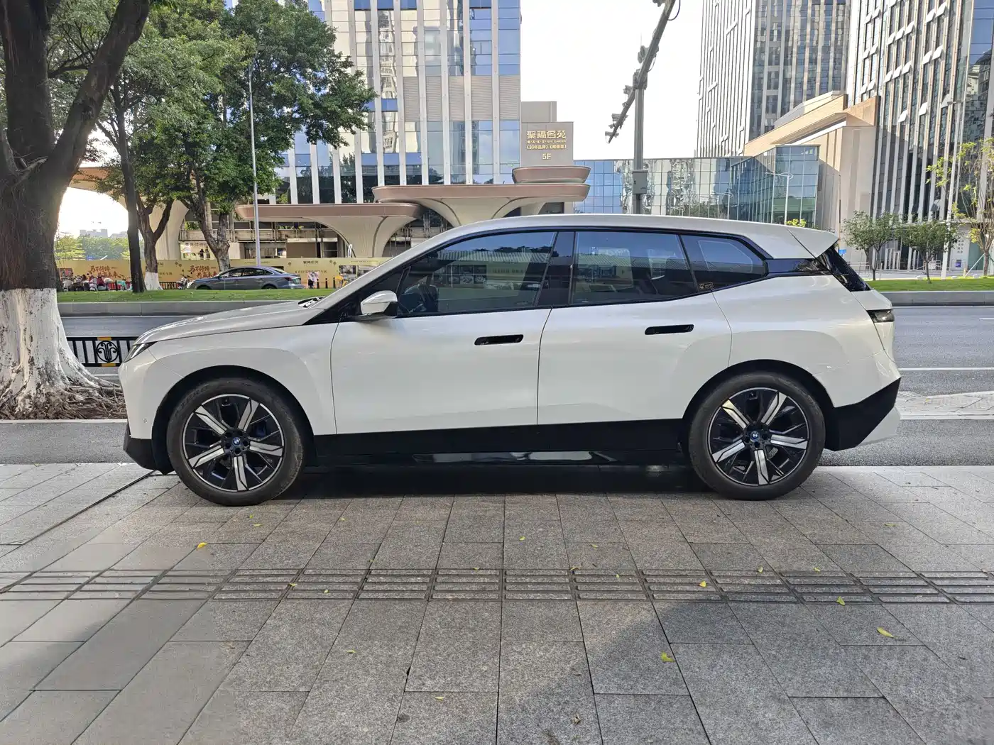 BMW iX 2022 xDrive40 фото 4