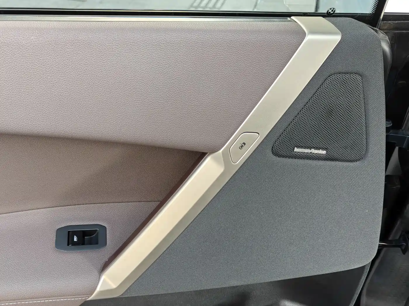 BMW iX 2022 xDrive40 фото 16