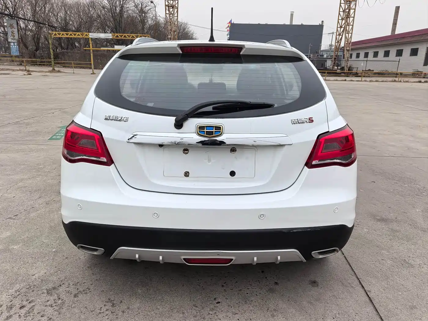 Фото 6 - Geely Emgrand