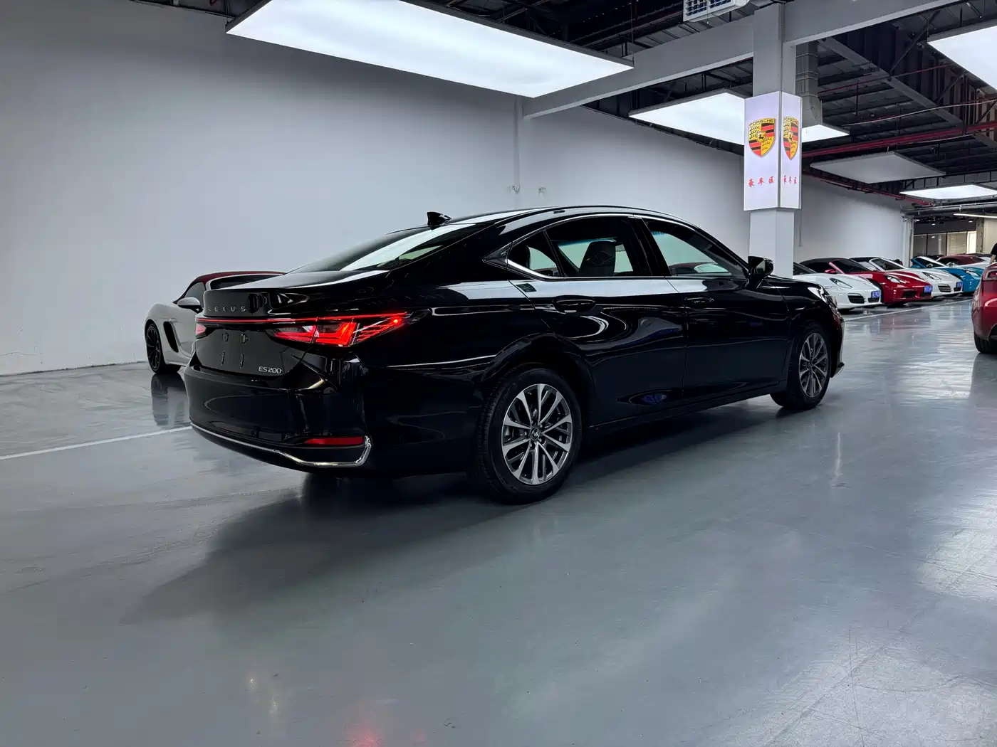 Lexus ES 2025 200 Ultimate Edition фото 13
