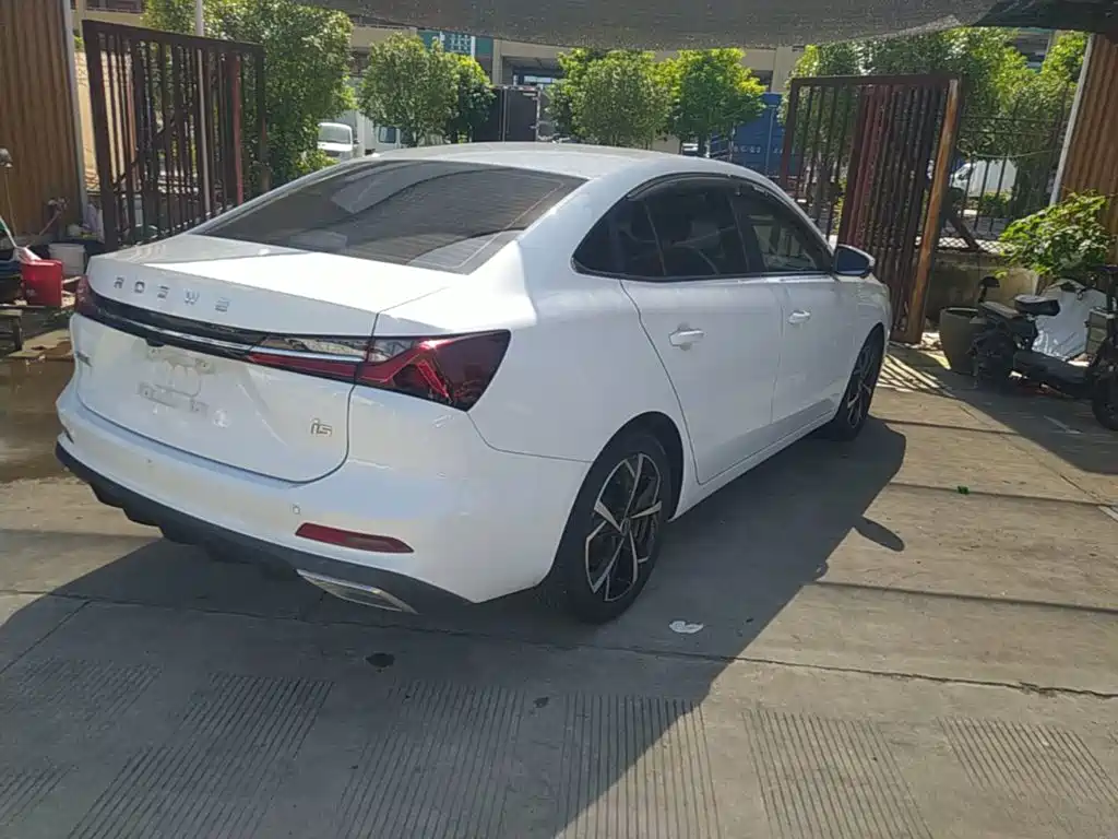 Фото 7 - Roewe i5