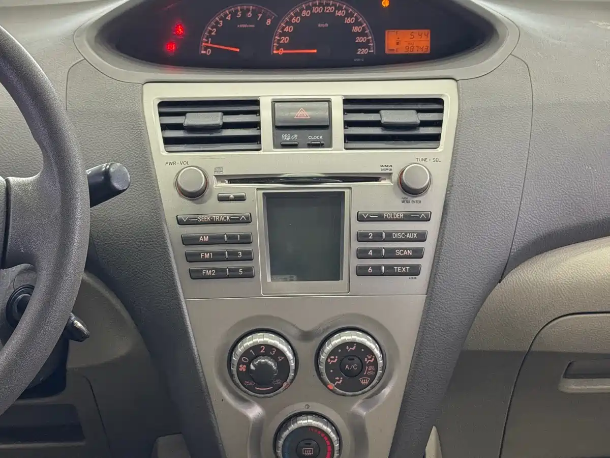 Toyota Vios 2010 1.3L GL-i MT фото 16