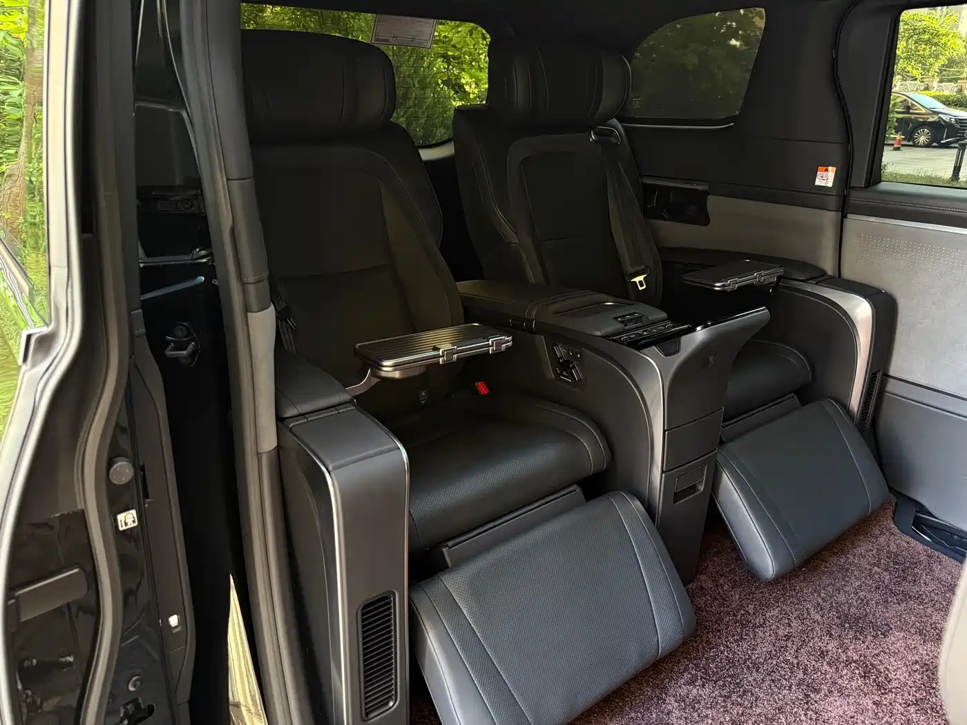 Lexus LM 2025 Model 500h Four-Seater Imperial Edition фото 10