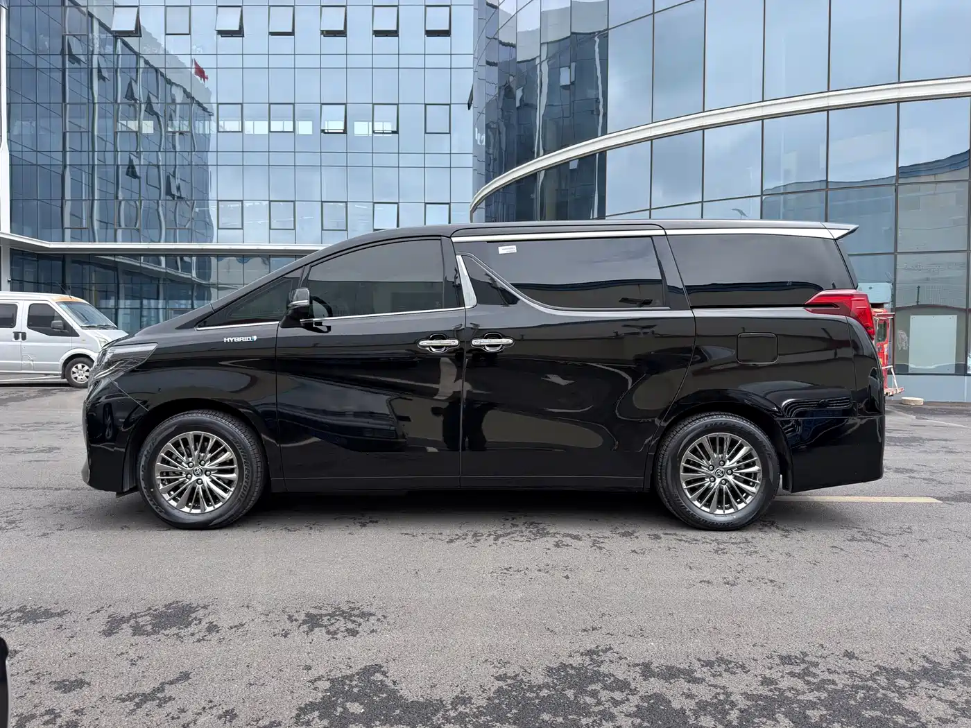 Toyota Alphard 2021 Hybrid 2.5L Premium фото 3