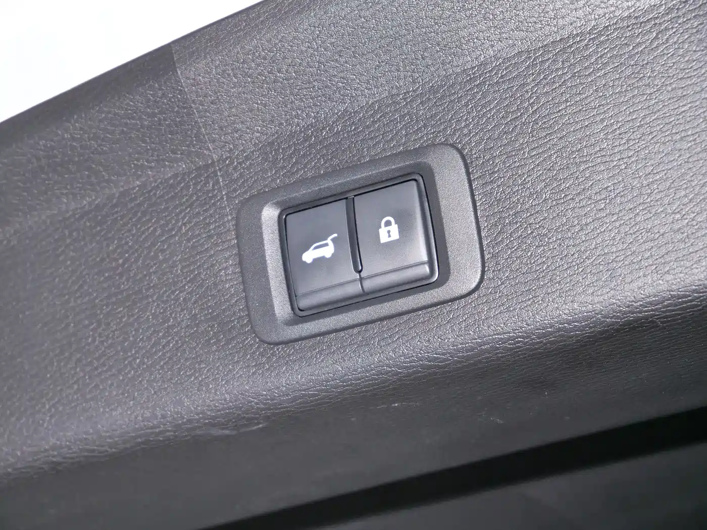 Mitsubishi Outlander 2023 1.5T CVT AWD Premium 7-Seater фото 19