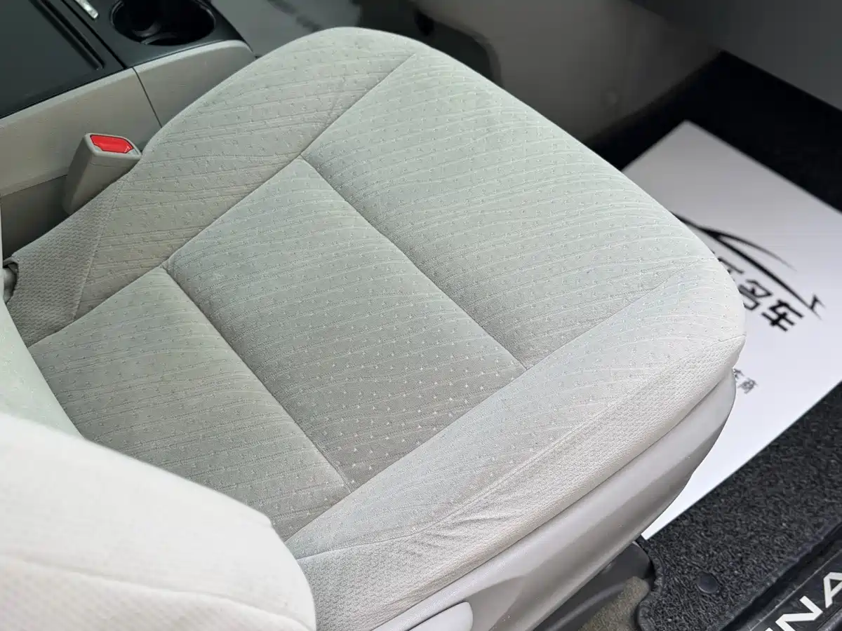 Photo 18 - Toyota Sienna