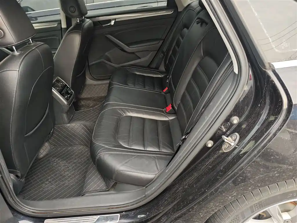 Volkswagen Passat 2017 330TSI DSG Prestige фото 14
