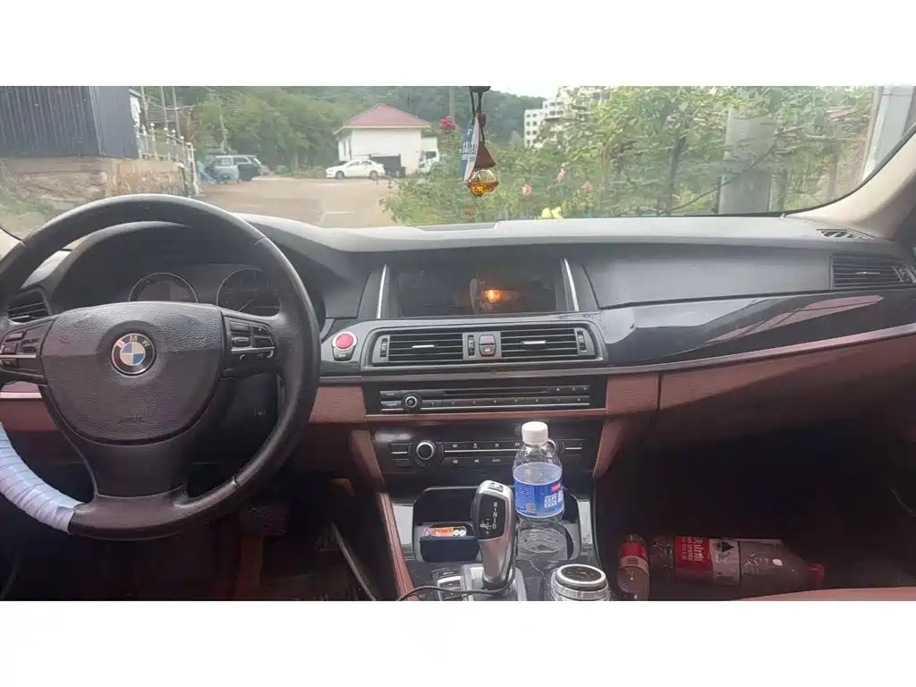 Photo 5 - BMW 5 Series