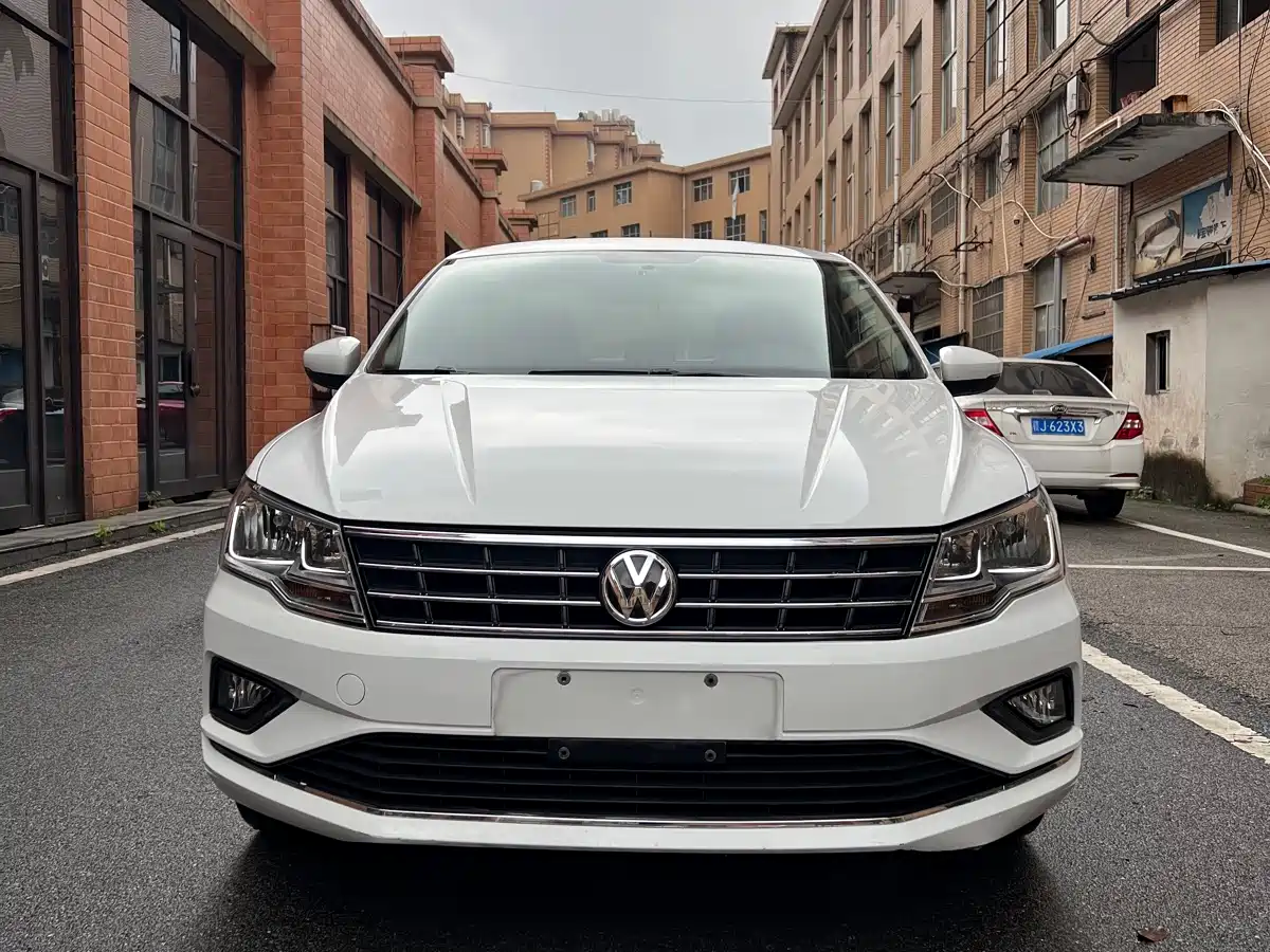 Volkswagen Jetta 2019 Dream Edition 1.5L Manual Comfort фото 2