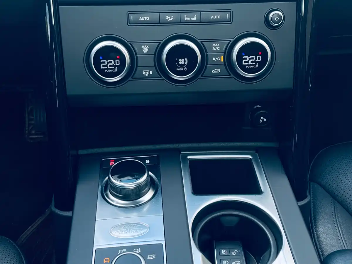 Land Rover Discovery 2020 3.0 SC V6 SE фото 15