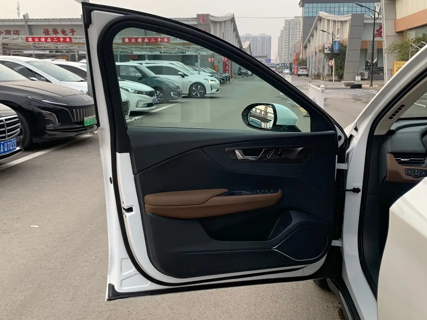 Hongqi E-QM5 2022 431km Charging Enjoyment Edition фото 7