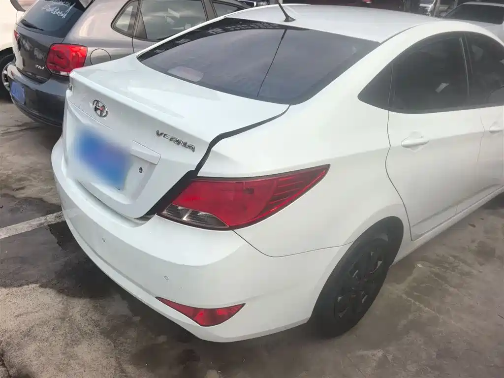 Hyundai Verna 2014 1.4L Manual Smart GLS фото 7