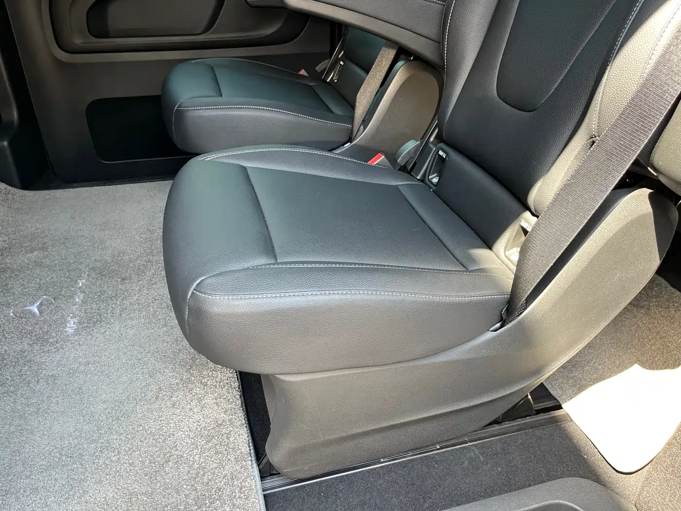 Mercedes-Benz Vito 2024 2.0T Business 7-Seater фото 16