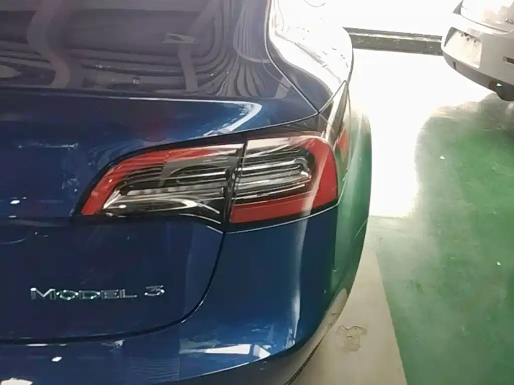 Фото 8 - Tesla Model 3
