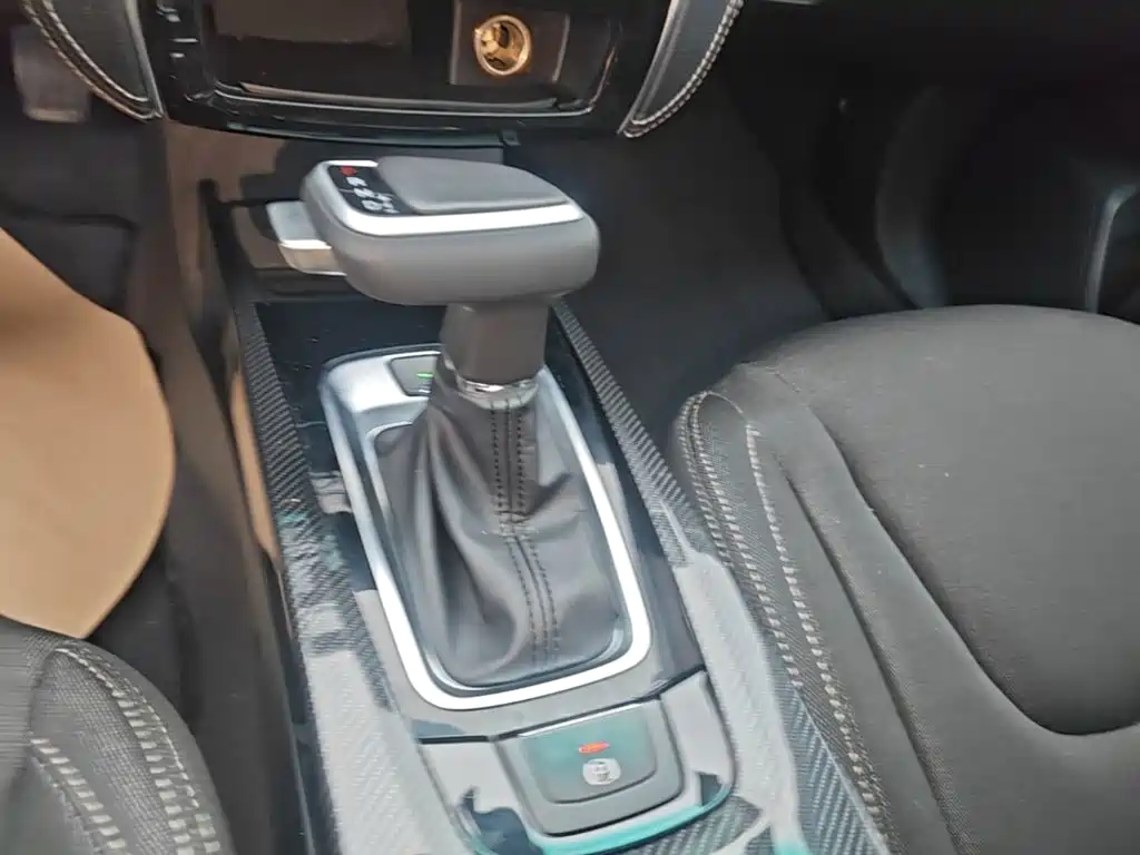 Luxgen U6 SUV 2019 2017 Facelift 1.6T Innovation
