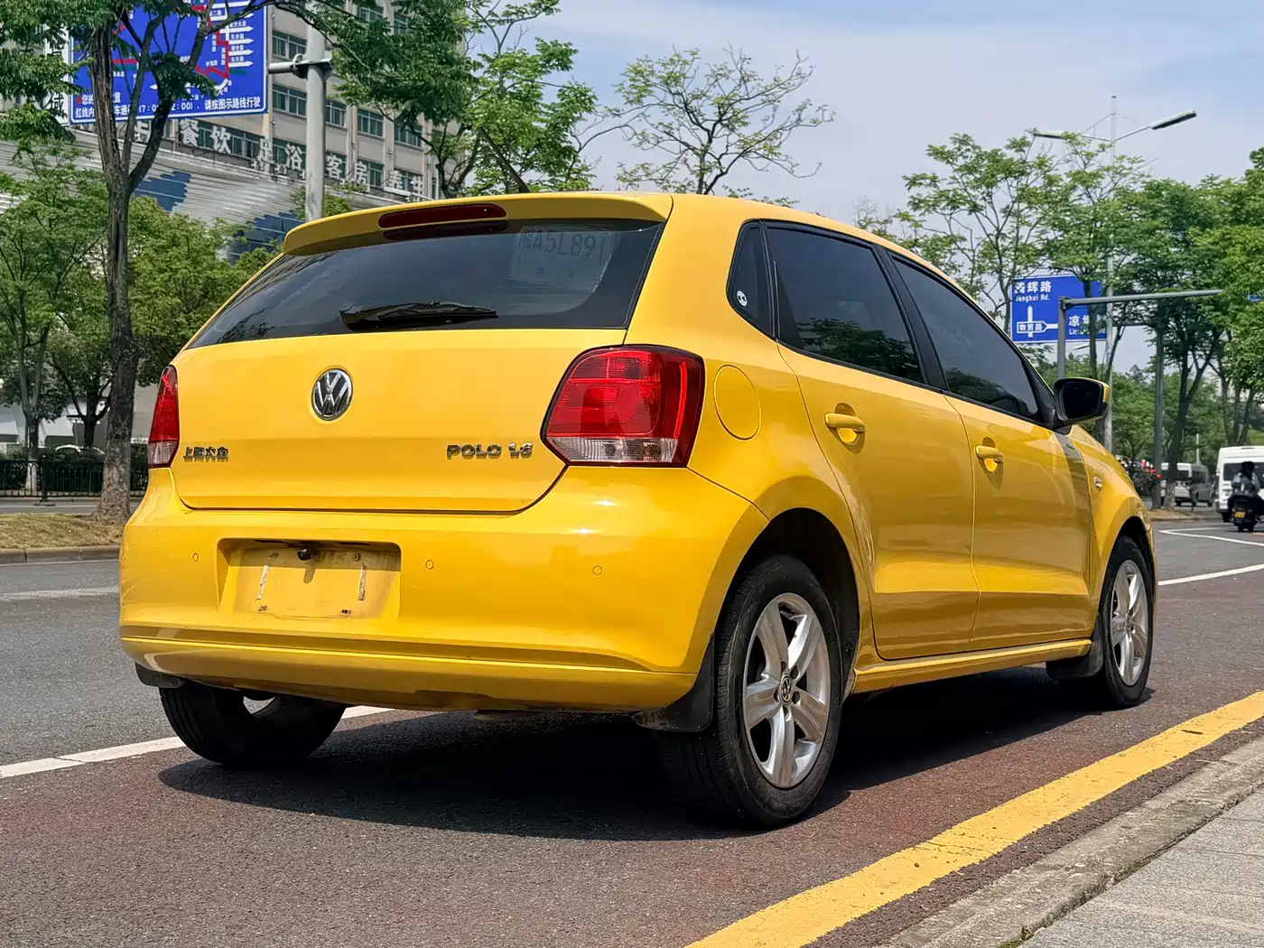 Volkswagen Polo 2011 1.6L Automatic Cool Edition фото 6