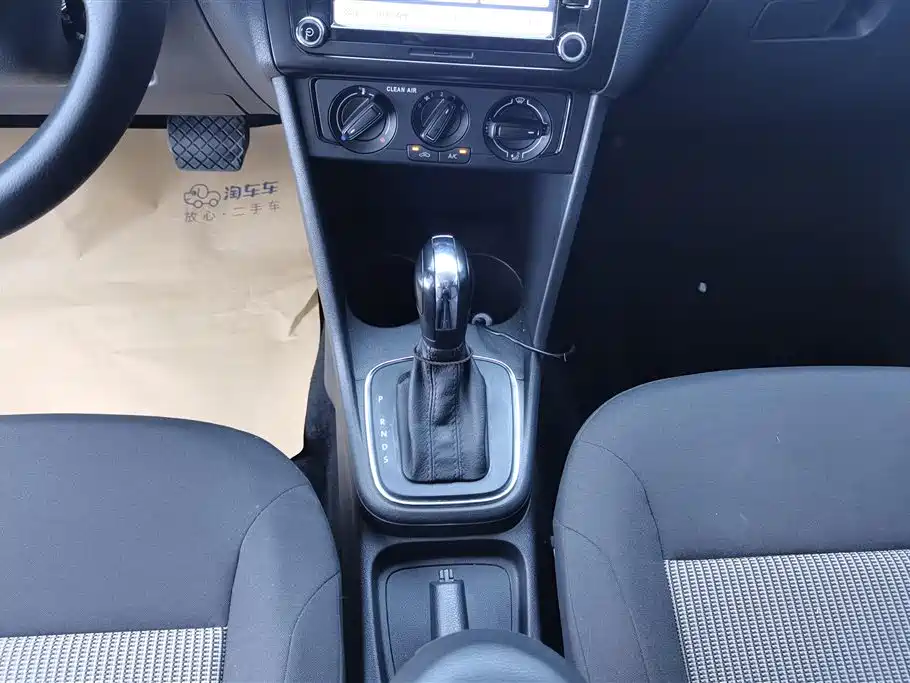 Volkswagen Polo 2016 1.4L Automatic Trend фото 16