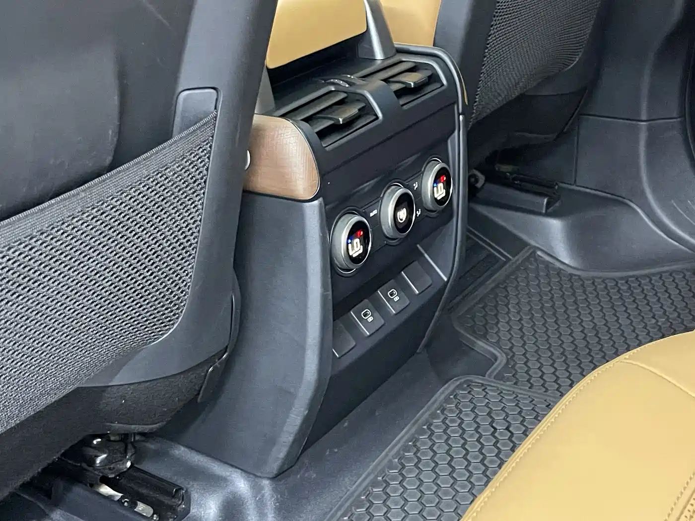 Land Rover Defender 2024 110 3.0T P400 Dark Special Edition фото 21
