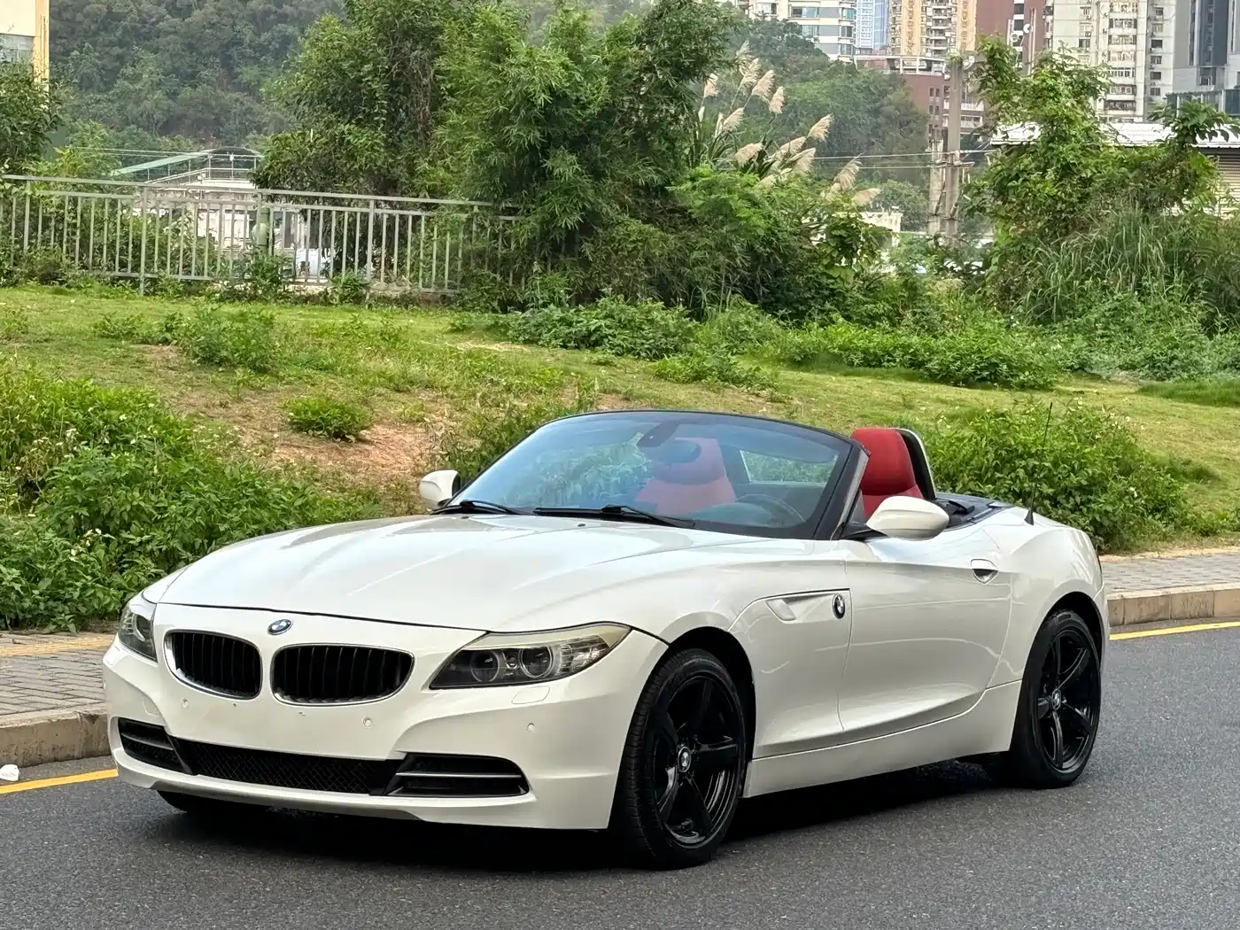 BMW Z4 2013 sDrive20i Leading фото 2