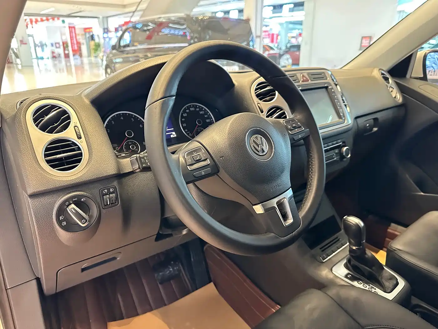 Volkswagen Tiguan 2012 1.8TSI Automatic 2WD Trend Edition фото 7