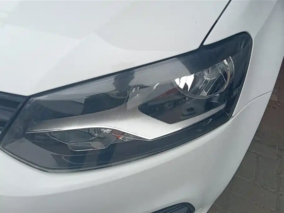Volkswagen Polo 2016 1.4L Automatic Trend фото 5