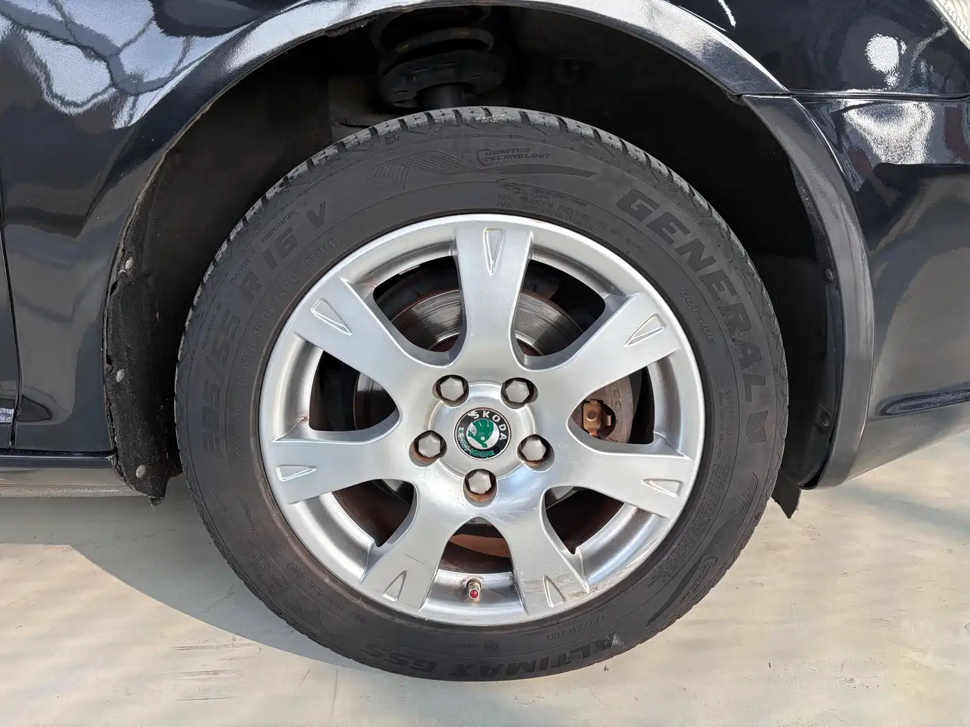 Škoda Octavia 2010 1.6L Auto Comfort фото 13