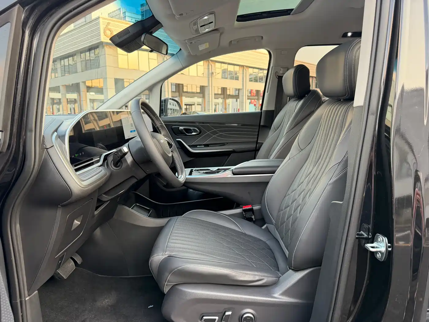 SAIC Maxus Maxus G90 2024 2.0T Galaxy 7-Seater фото 4