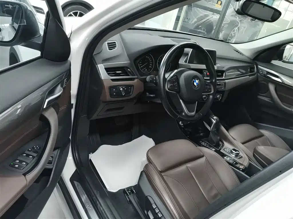 BMW X1 2018 xDrive20Li Premium Model фото 16