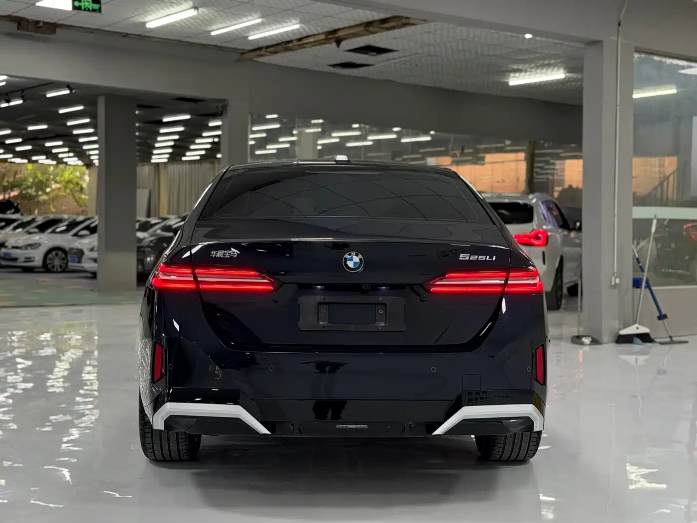 BMW 5 Series 2024 525Li M Sport Package фото 8