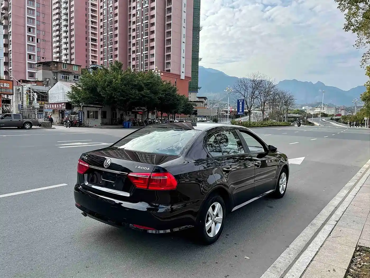 Volkswagen Lavida 2013 Facelift Classic 1.6L Automatic Trend фото 3
