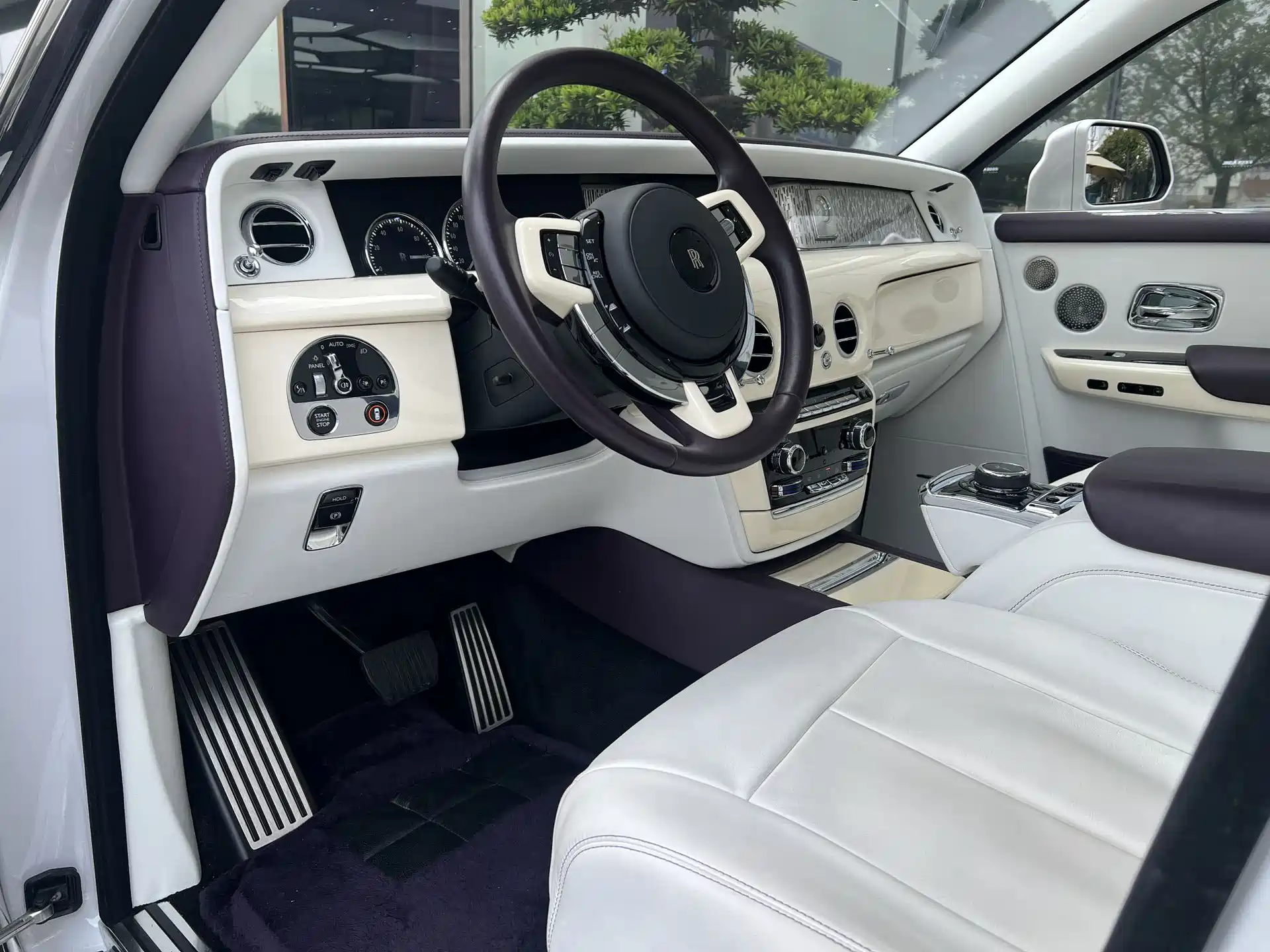 Фото 4 - Rolls-Royce Phantom