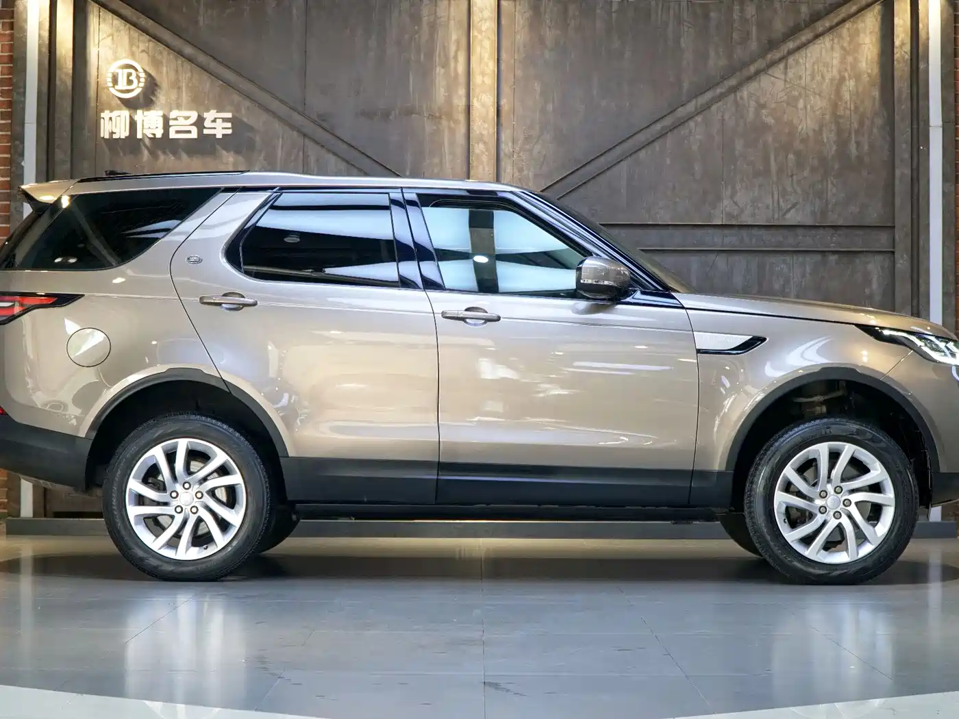 Land Rover Discovery 2017 3.0 SC V6 HSE фото 24