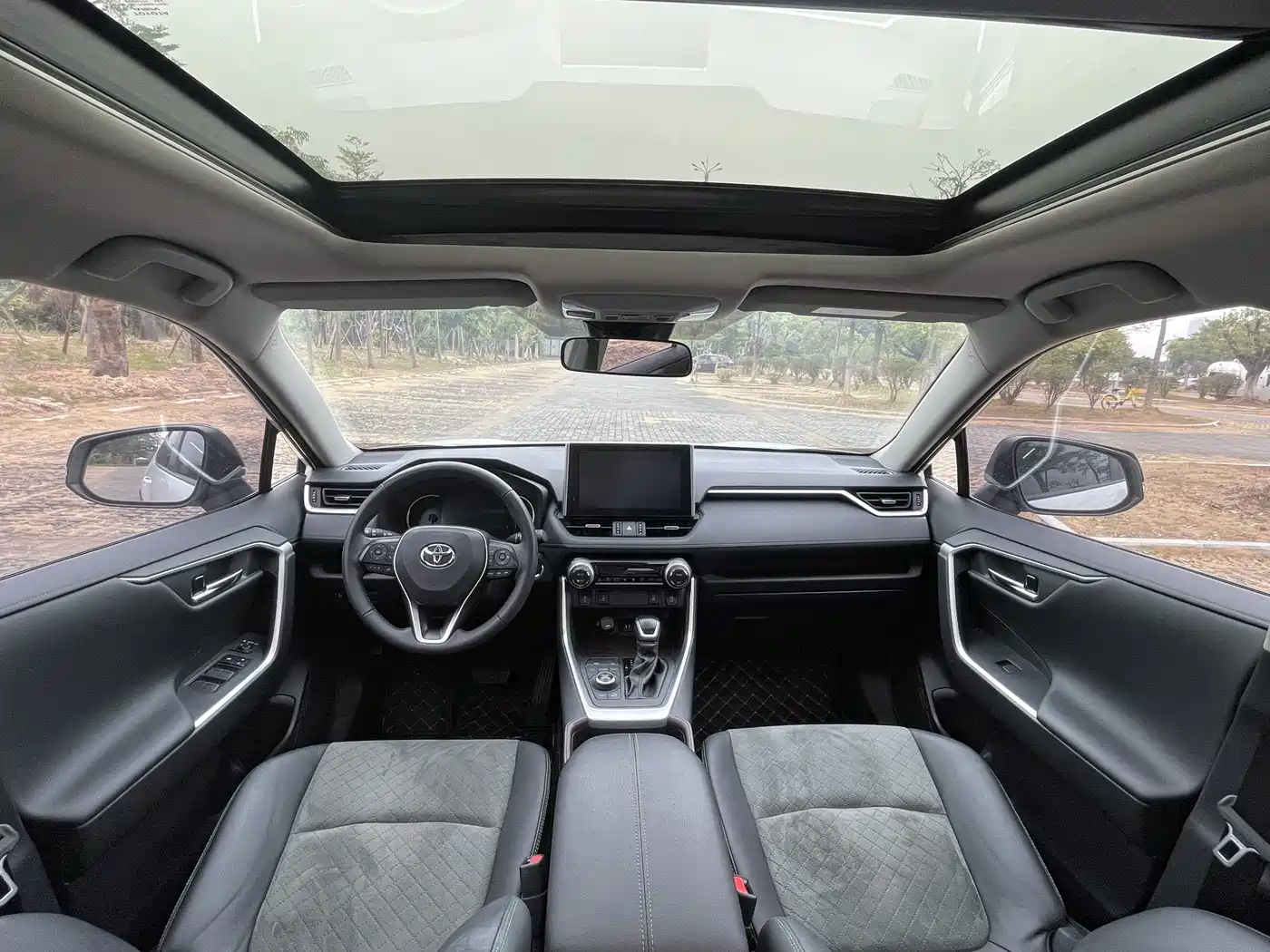 Toyota RAV4 Rongfang 2022 2.0L CVT 4WD Premium Edition фото 6