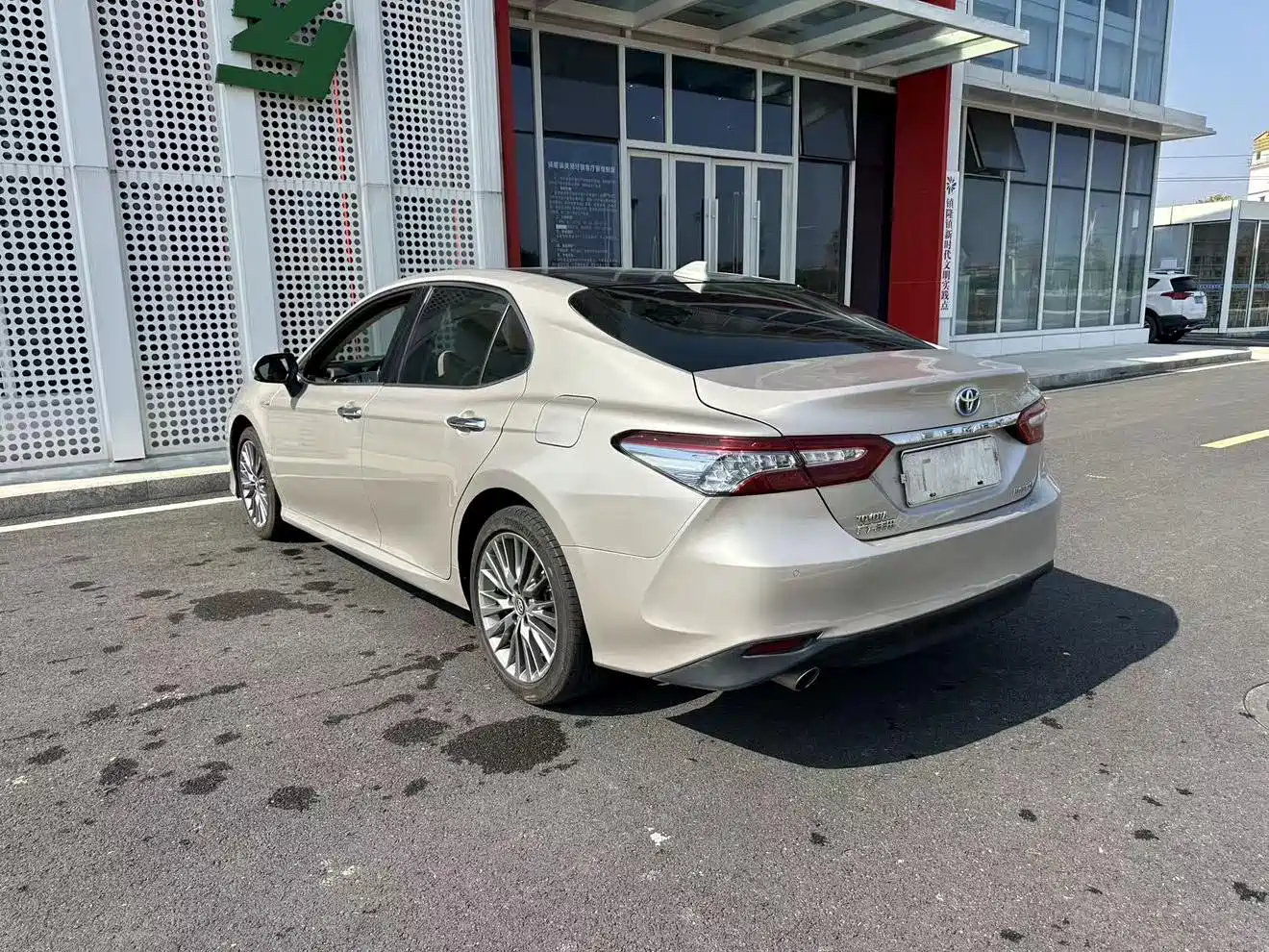 Toyota Camry 2018 Hybrid 2.5HG Luxury Edition фото 27