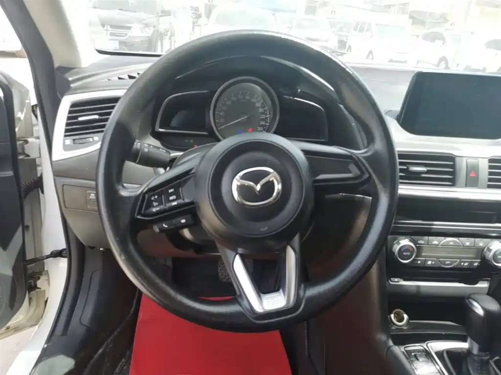 Фото 11 - Mazda Mazda 3