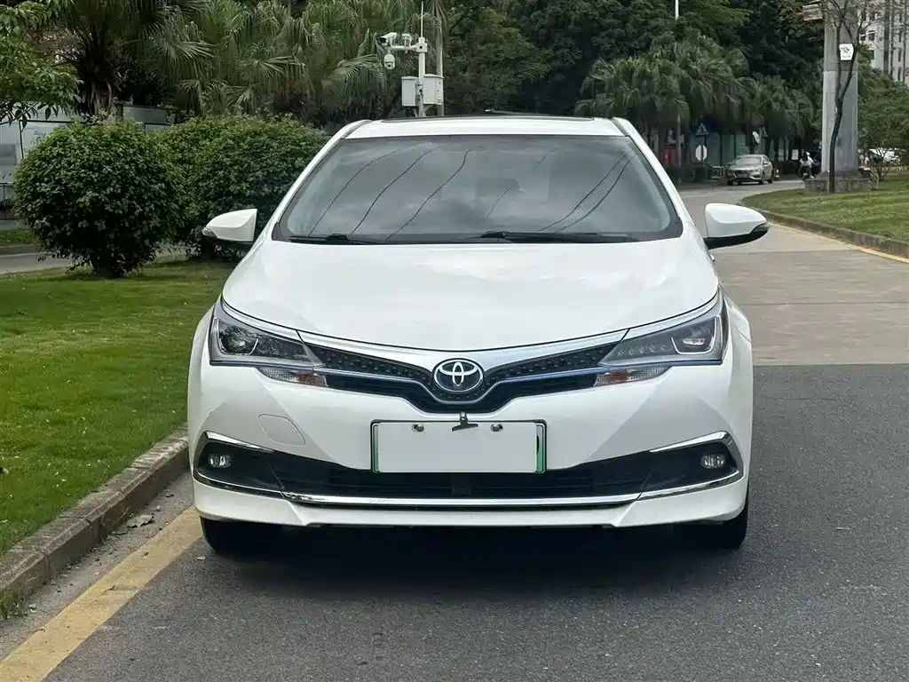 Toyota Corolla Twin Engine E+ 2019 1.8L E-CVT Leading Edition фото 3