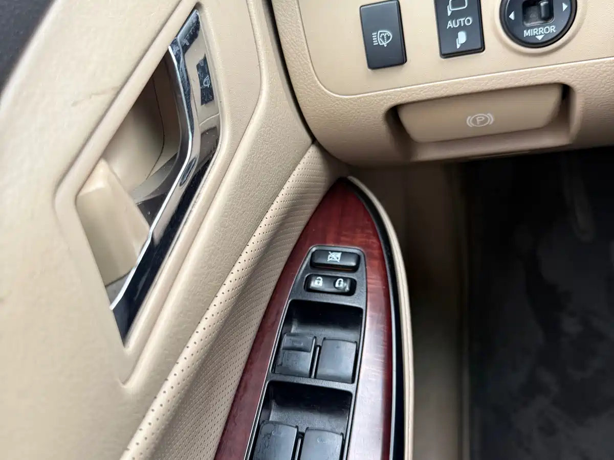 Toyota Crown 2010 2.5L Royal фото 13