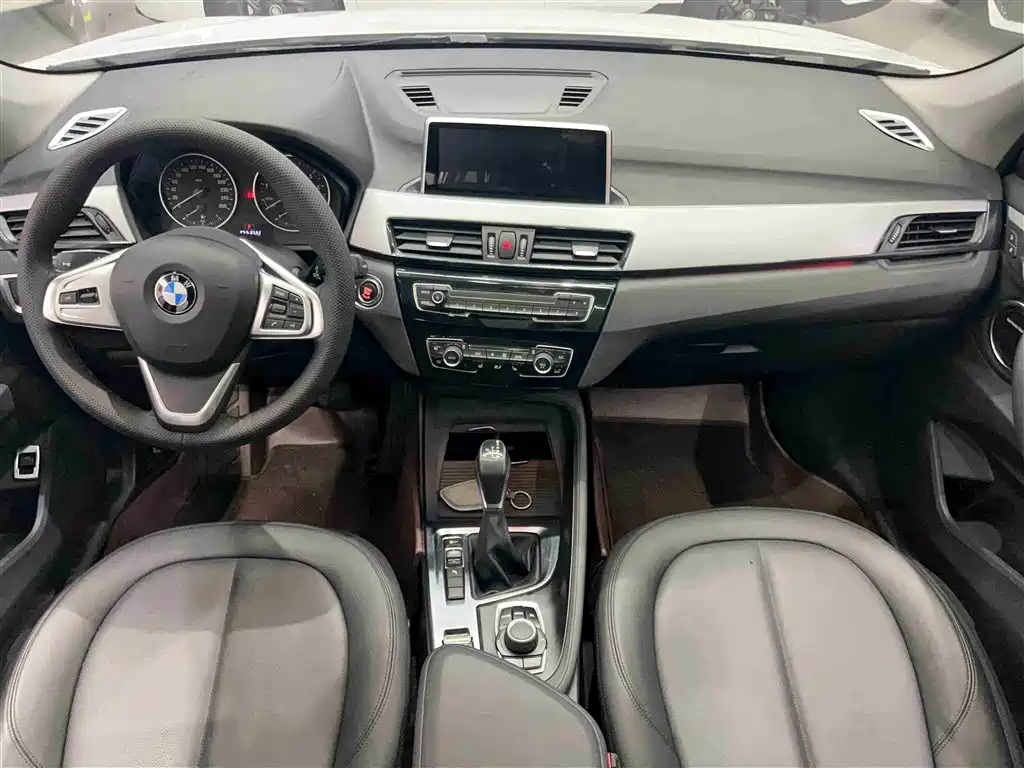 BMW X1 2016 sDrive18Li Premium Model фото 8
