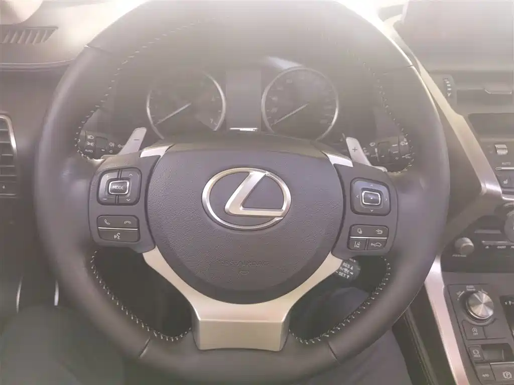 Lexus NX 2017 200 AWD Sharp Style Edition фото 3