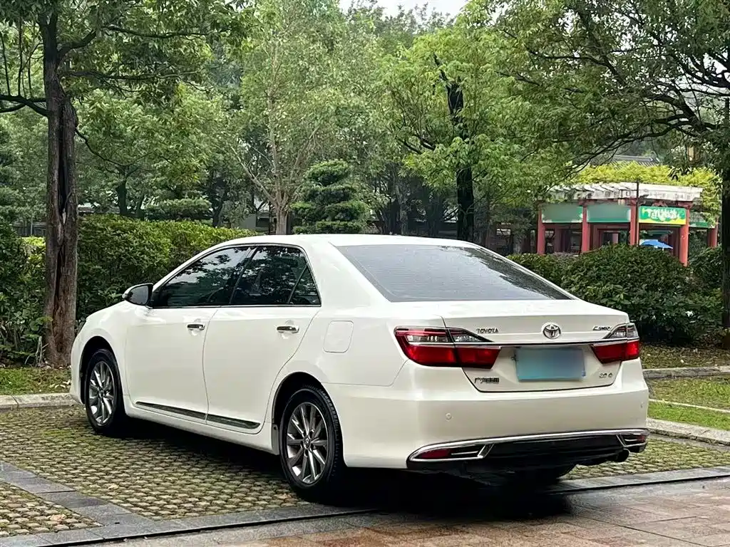 Toyota Camry 2016 2.0G 10th Anniversary Luxury Edition фото 8