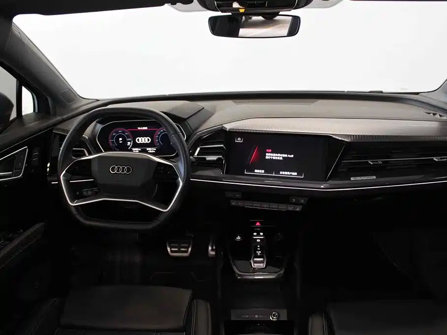 AUDI Q4 E TRON
